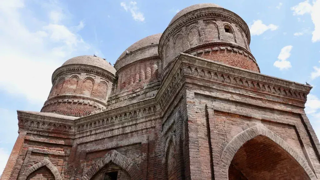 Ancient Mughal Era Building Srinagar - Kashmir.Blog